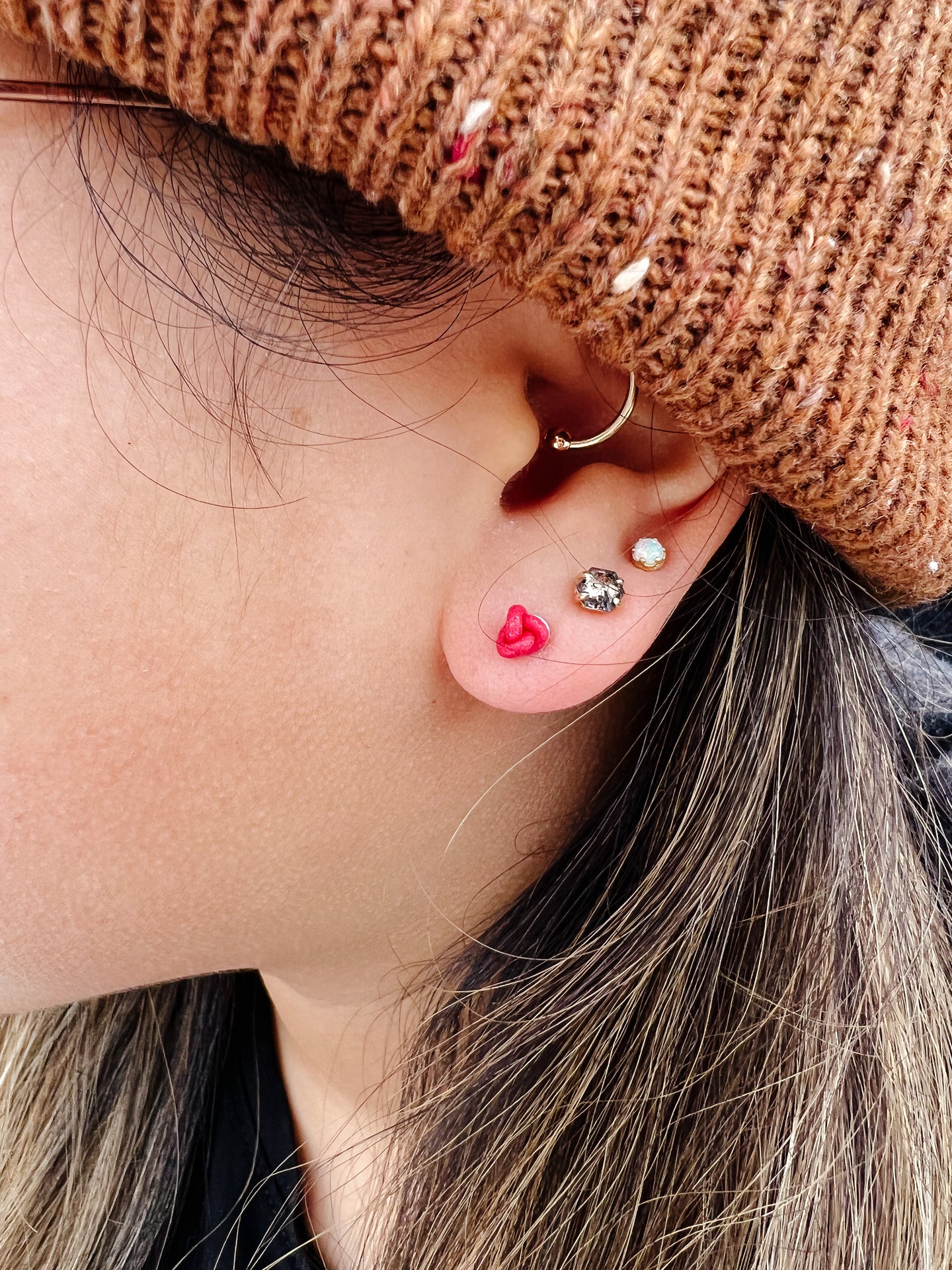 Knot Studs - Red